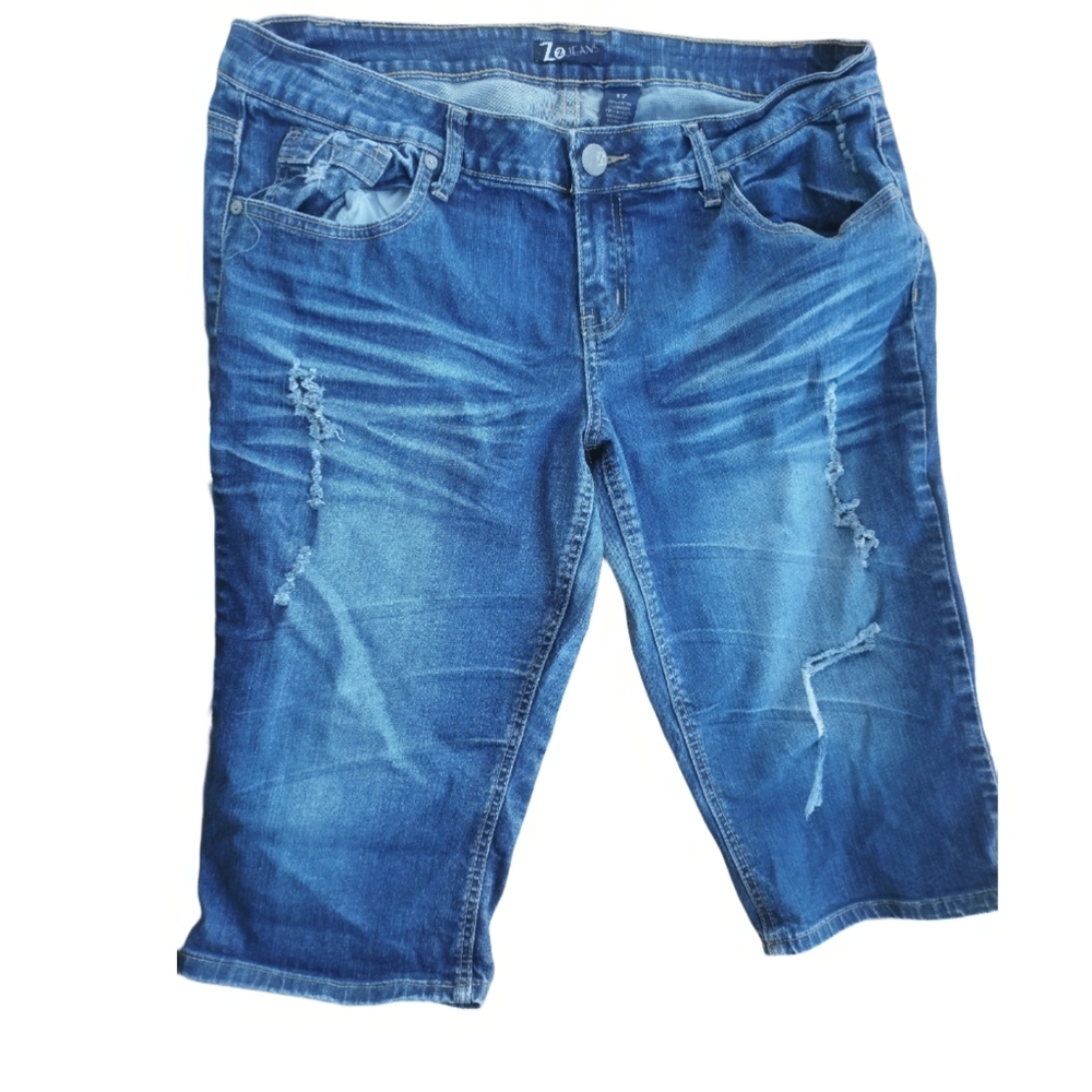 Z2 Jean shorts mid length size 17 distressed dark wash denim star design